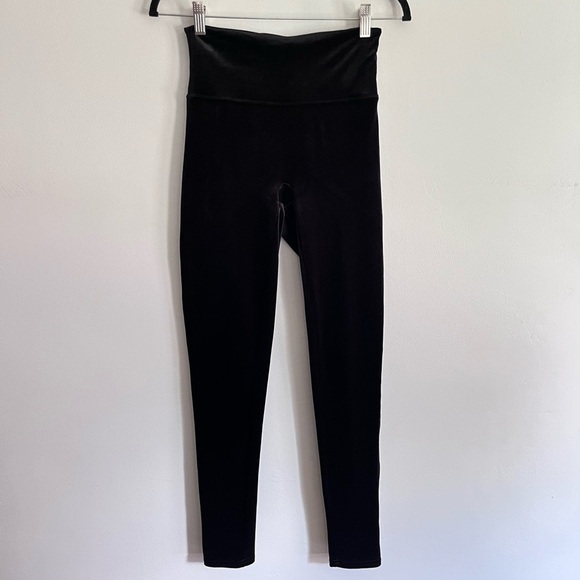 Spanx Velvet Leggings in Black Size Medium - Picture 2 of 6